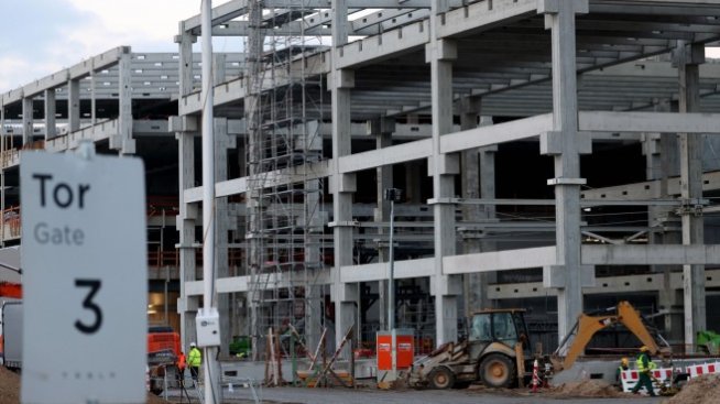 Строителството в еврозоната отбеляза лек спад през февруари