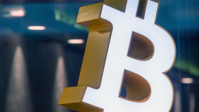 Цената на биткойна отново е под 40 хил. долара