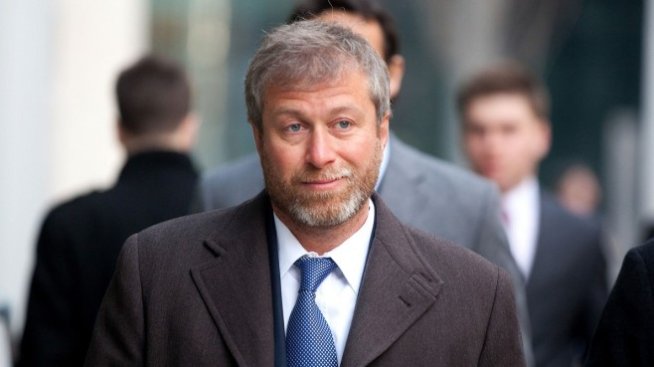 Лондон замрази активите на Абрамович и други руски олигарси