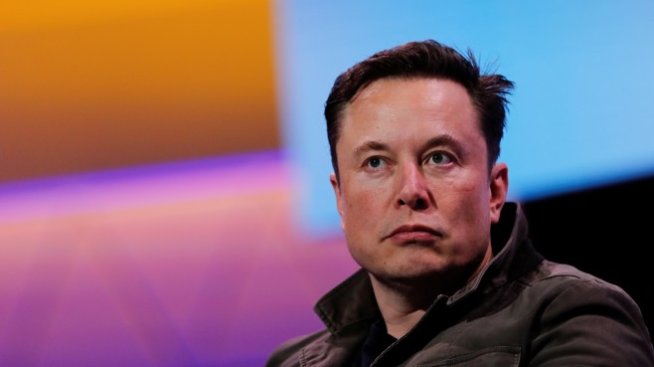 Мъск е уволнил почти целия екип в поделението за автопилота на Tesla?