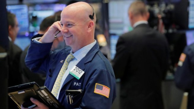Сигналът на Пауъл за намаляване на лихвите изстреля S&P 500 над 3000 пункта*