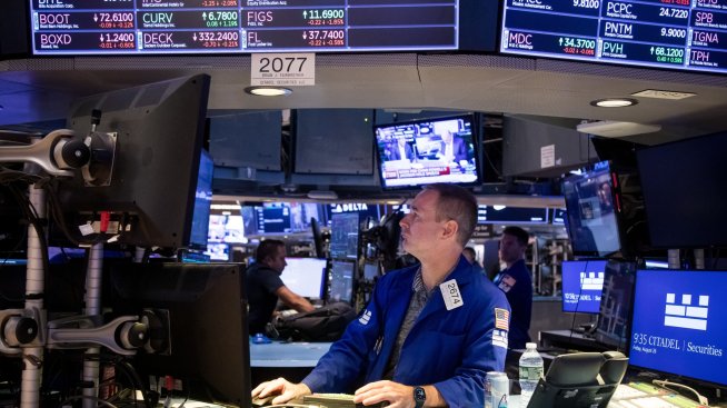 Wall Street започна новата седмица с ръстове в трепетно очакване на решението на Фед