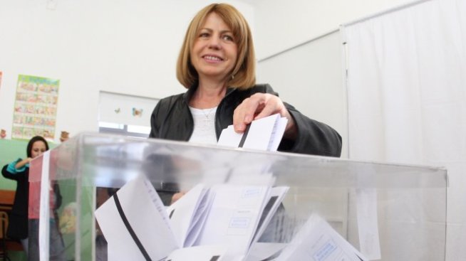 Фандъкова води убедително пред Манолова след първия тур на местните избори*