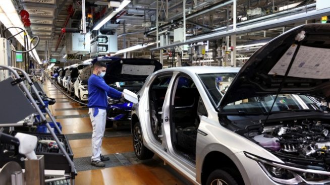 VW въвежда "зелен" сертификат за служители заради новите случаи на COVID в Германия 