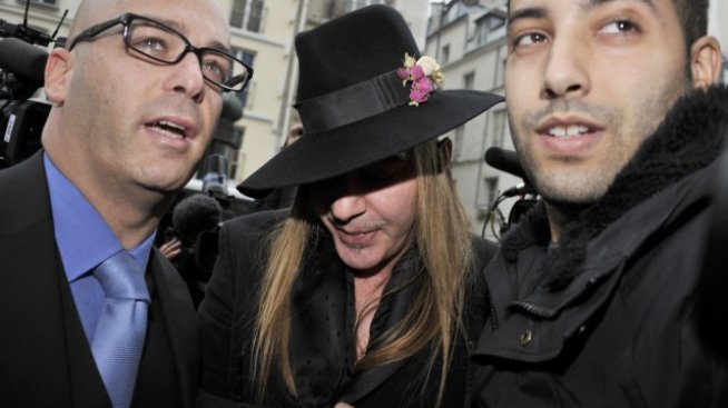 Джон Галиано ще съди Dior за 15 млн. долара