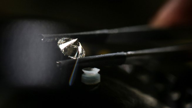 САЩ разрешиха вноса на някои руски диаманти и бижута