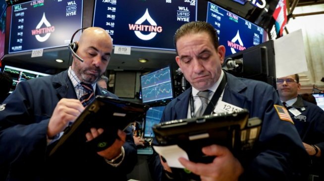 Dow загуби над 300 пункта заради новия епизод в търговския спор САЩ-Китай