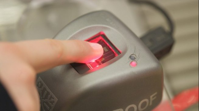 Пръстовата идентификация в болниците остава в сила засега