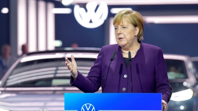 Меркел приветства усилията на  Volkswagen към електрификация на представянето на ID.3