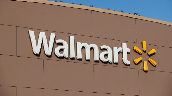 Проучване: Walmart набира преднина пред Amazon в онлайн покупките