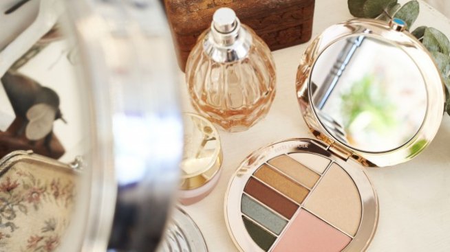 Estee Lauder сви прогнозата си заради проблемите с веригите на доставките