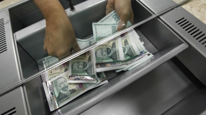Средната работна заплата нараства до 1266 лева в края на септември