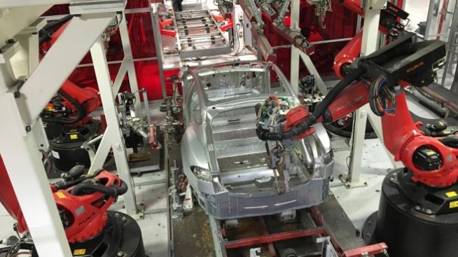 Служители на Tesla са отсъствали тройно повече през 2018 г. заради наранявания