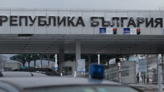 Затварят „Калотина“ и „Връшка чука“ за леки коли и автобуси