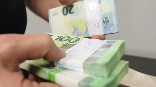 Кои фирми би засегнал евентуален данък свръхпечалба?