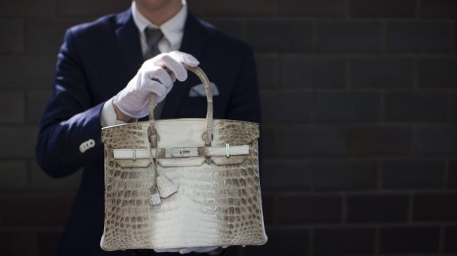 Чанта Birkin бе продадена на търг за рекордните 380 хил. долара