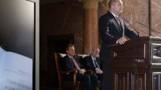 Радев: Решаването на проблема с купения вот е основна задача на служебния кабинет