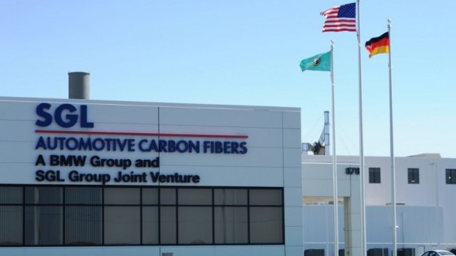 BMW утроява производството на карбон