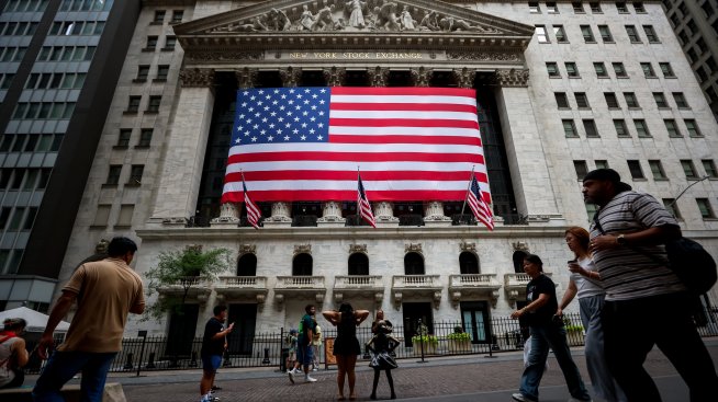 Силните данни за американската икономика тласнаха S&P 500 до нов рекорден връх
