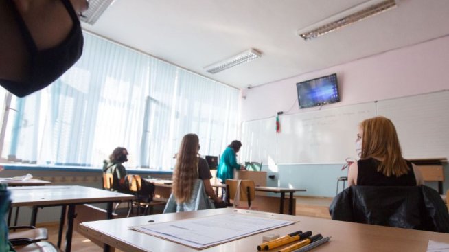 Удостоверенията за помощите за ученици във втори, трети и четвърти клас ще отпаднат