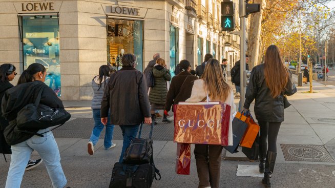 Потребителите в Испания са помогнали икономиката да изпревари конкурентите си в края на 2024 г.