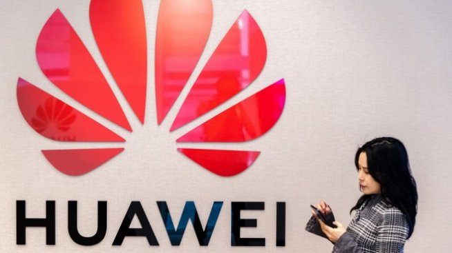 Huawei: Решението на Великобритания е &bdquo;ход назад&ldquo;