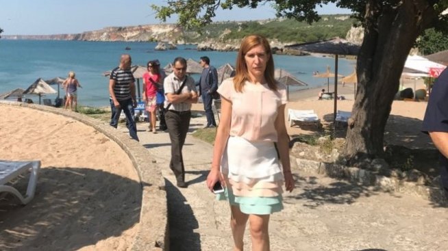 Шест плажа в района на Русалка са в нарушение