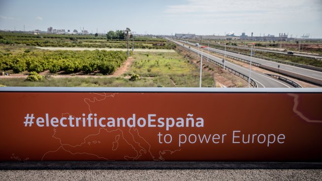 Volkswagen вече разполага с терен за нова фабрика за батерии в Испания