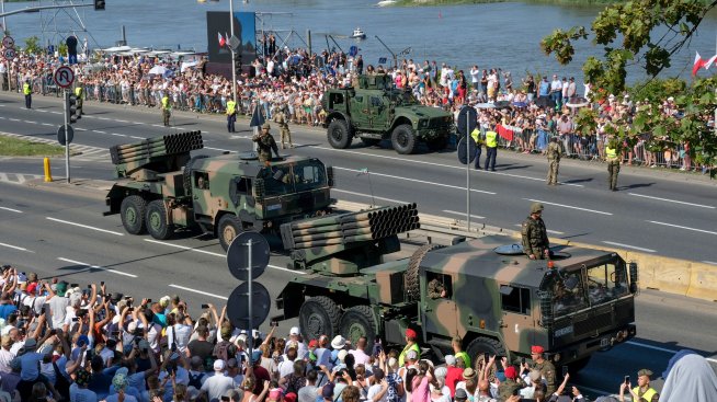 Полша ще увеличи бюджета си за отбрана до 5% от БВП