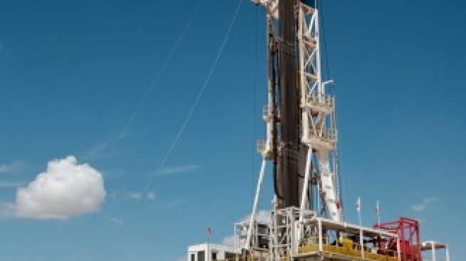 Цените на петрола се понижават на фона на търговските притеснения*