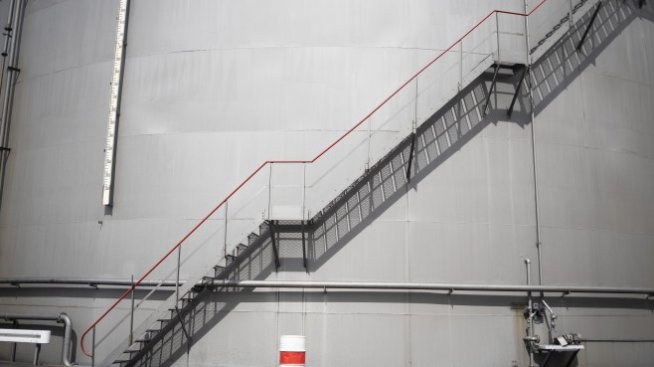 Петролът поскъпва, но остава на ниво от около 100 долара за барел*