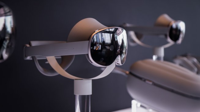 Samsung влиза в битка с Apple с двойно по-евтини очила за разширена реалност 