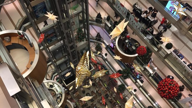 Луксозните марки поглеждат към наближаващите празници с надежда за възстановяване