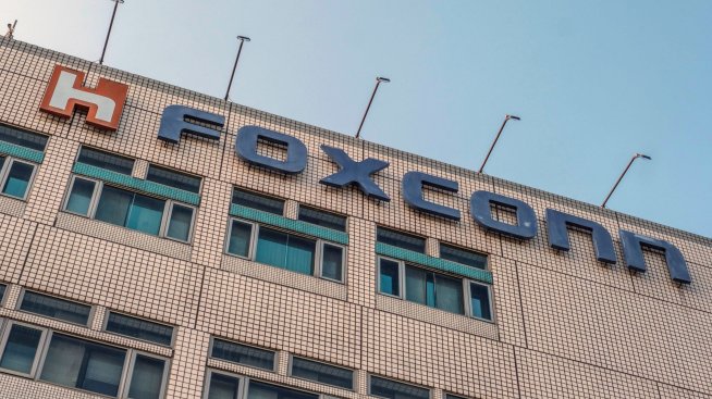 Foxconn мести част от производството си от блокирани заради&nbsp;Covid&nbsp;заводи