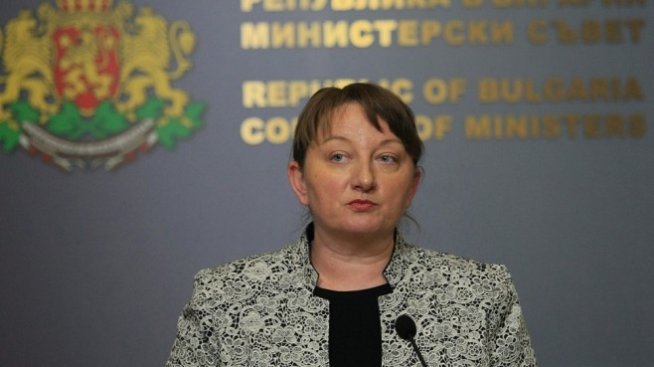 Сачева: Рано е да решаваме за отлагане плащането на данъци и осигуровки