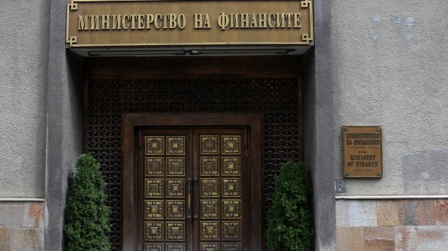 Приходите в хазната ще продължат да растат и през 2025 г., но отново по-бавно от разходите