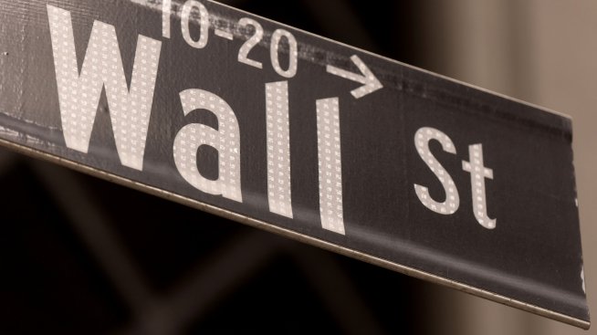 Индексите на Wall Street потъват след разочароващите отчети на Tesla и Alphabet*