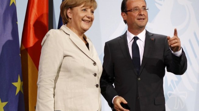 Меркел и Оланд искат да направят всичко за оставането на Гърция в еврозоната