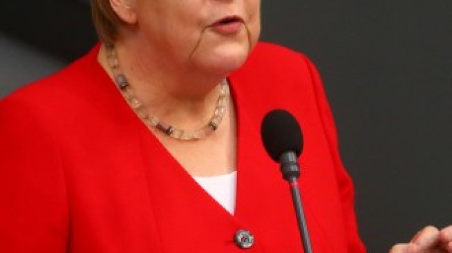 Меркел открехна вратата за Тимерманс като наследник на Юнкер