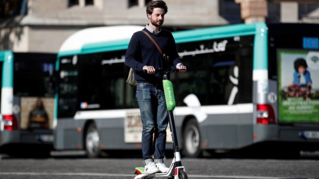 Uber ще предлага и електрическите скутери на Lime