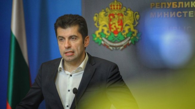 Петков за военна помощ за Украйна: Има решение на НС, ще го спазваме