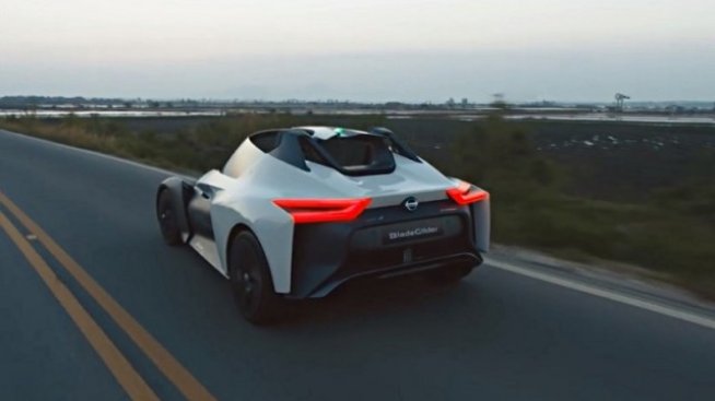 Nissan пуска футуристичния BladeGlider на пътя