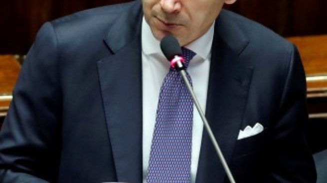 Италианското правителство може да падне по шест различни начина този месец