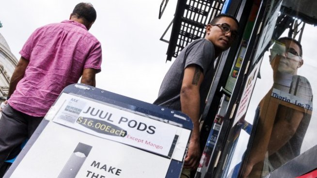 САЩ забраняват електронните цигари със сладък вкус