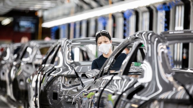 Microsoft ще помага на Mercedes да оптимизира производствените процеси