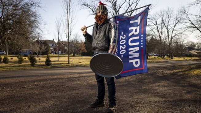 Поддръжниците на Тръмп не могат да бъдат отвърнати от него с разумни доводи