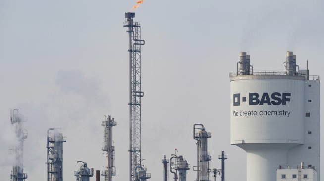 BASF се придържа към годишните си цели въпреки спада на приходите