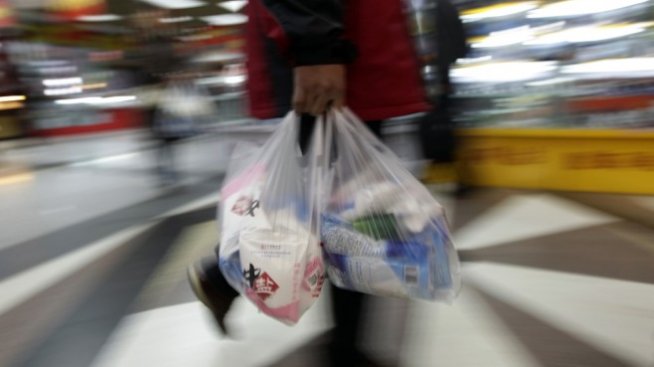 Десетгодишната война на Гърция с найлоновите пликчета навлиза в нова фаза