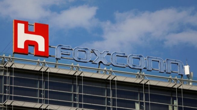 Foxconn отвърна на удара на Microsoft