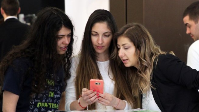 Младите висшисти са най-малко застрашени от безработица